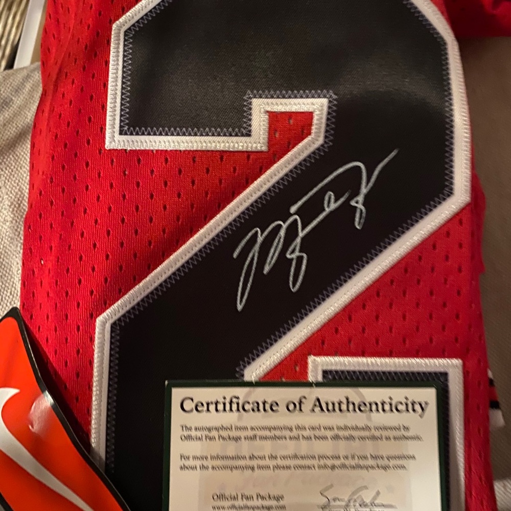 Autograph Michael Jordan jersey